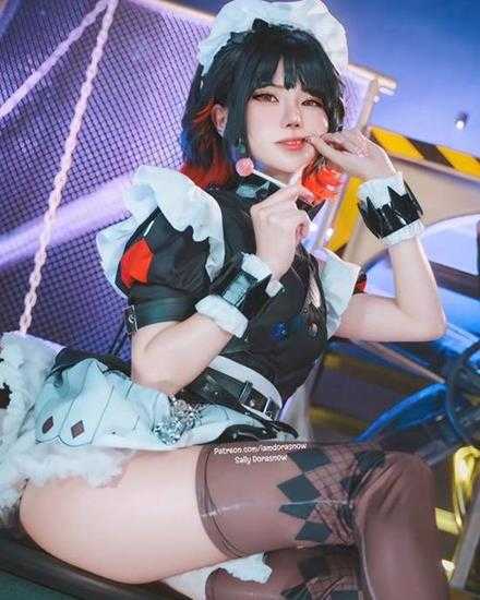 COSPLAY图赏：大马正妹COS《绝区零》鲨鱼妹 比基尼泳装大秀美体